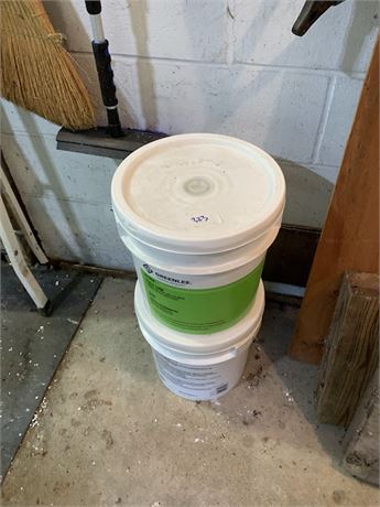 Empty 5 Gallon Plastic Buckets