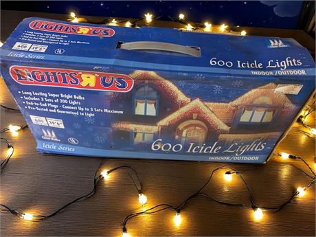 Lights R Us 600 String Icicle Lights - Original Box, Never Used From Toys R Us