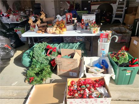 Large Mixed Christmas Lot: Paper / Nut Crackers / Tree / Ornaments & Much More