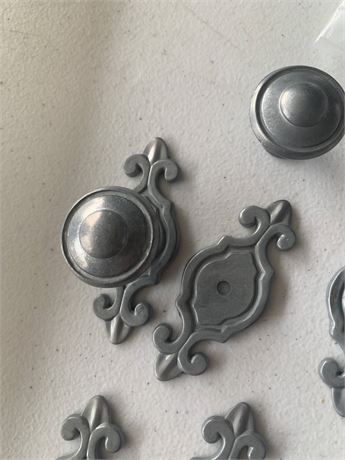 Sonoma Cabinet Rome Knobs W/Fleur-De-Lis Backplates In Antique Pewter Finish