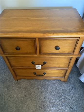 Oak 4 Drawer Nightstand/Bedside Table