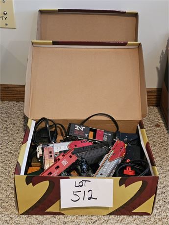 Tyco N Scale Santa Fe 4015 Engine, Box Cars, Tank Car, Flat Beds, Cabooses