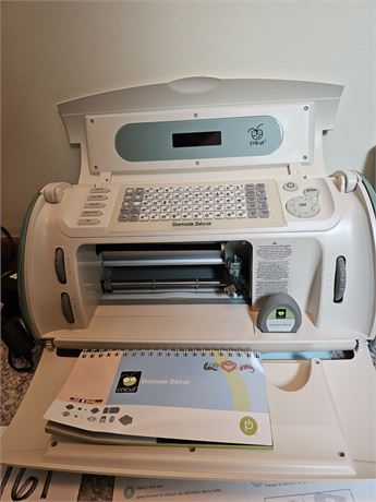 Cricut Create Personal Electronic Craft Die Cutting Machine CRV20001