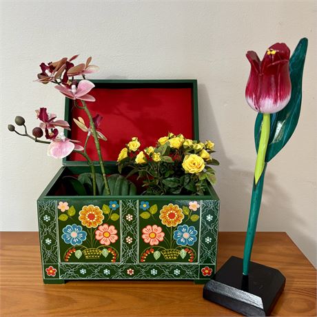 Vintage Folk Art Hinged Box and Various Floral Decor