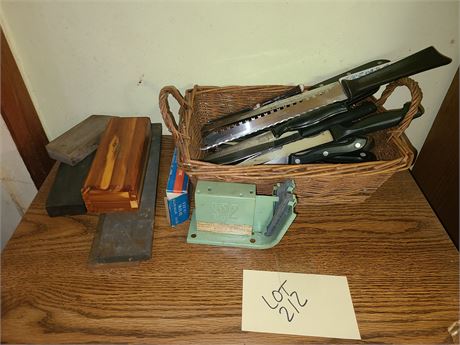 Kitchen Knife Lot : Ecko / Steak Knives / Quikat / Knife Sharpener & Stones