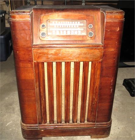 Antique Philco Radio/Record Player