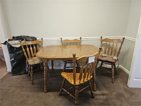 Cochrane Furniture Co. Maple Wood Kitchen Table & Chairs with 2 Extra Leaves