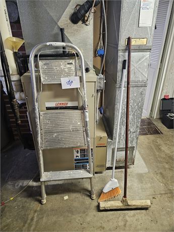 Werner Aluminum Painting Step Ladder & Broom
