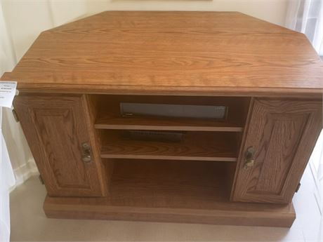 Wood Corner Unit TV/Entertainment Stand With Storage