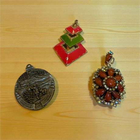 Taste of Home Seasons Greetings 1996 Pewter Christmas Ornament