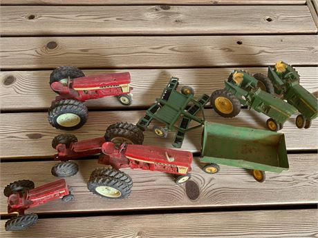 Ertl International Harvester Toy Tractors/Farm Vehicles Lot