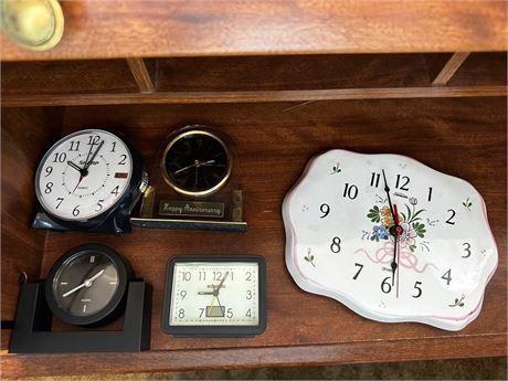 Lot of Clocks