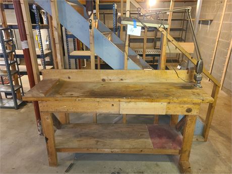 Wood Work Bench with Adjustable Light