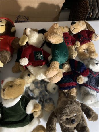 Stuffed Animal/Plush Toy Lot Including Hallmark Christmas Kissing Bears