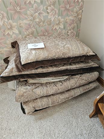 Chocolate Brown & Tan King Size Comforter / Pillows & Shams