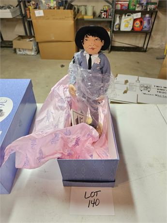 Annalee Museum Collection "1959 Rogers Clothing Store Man" #2245/3500