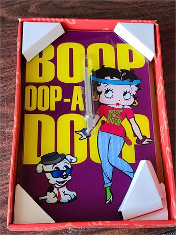 *NOS* Betty Boop "Boop Oop A Doop" Glass Wall Clock in Original Box-Unused