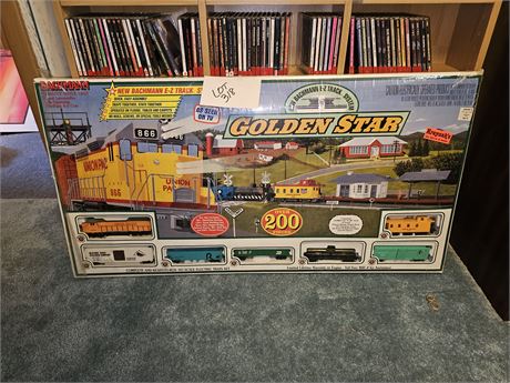 Vintage Bachmann Goldenstar HO Train Set