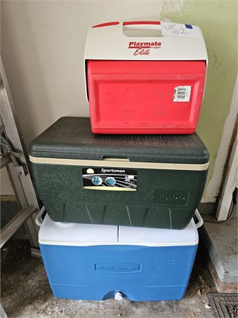 Mixed Cooler Lot: Igloo Playmate / Sportsman / Rubbermaid Cooler & More