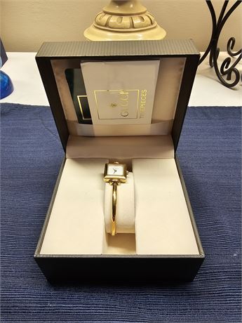 Gucci Ladies Watch - Swiss Made with Box & Warranty Papers