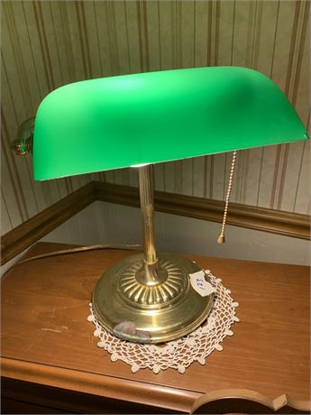 Vintage Brass Bankers Lamp With Green Shade & Pull Chain