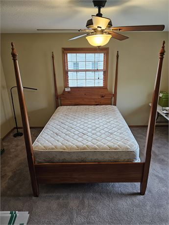 Queen Size Wood Poster Bed Frame & Bed