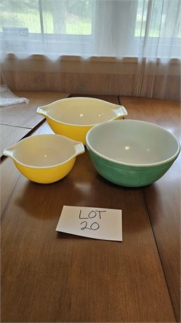 Pyrex Yellow Handled 2½ qt & 1½ qt Mixing Bowls & Pyrex Mixing Bowl