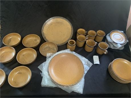 McCoy Canyon USA Pottery Dishware Set