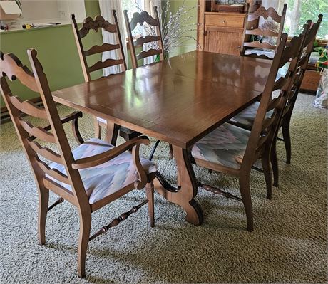 Bassett Corte' Collection Diningroom Table, 8 Chairs,3 Leaves & Table Topper Pad