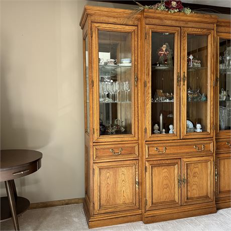 LEFT CURIO/DINING CABINET (OF 3 PIECE HUTCH) NO CONTENTS - PLS READ