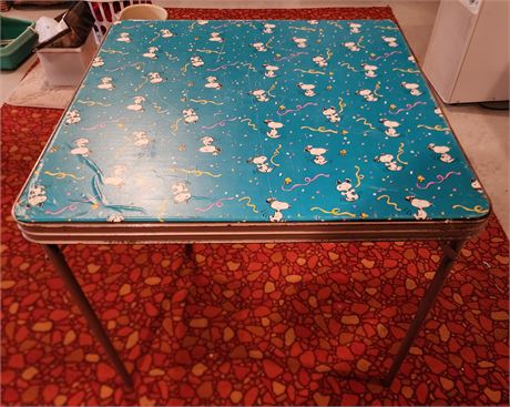 Snoopy Card Table