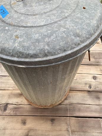 Vintage 30 Gallon Galvanized Metal Trash Can With Lid