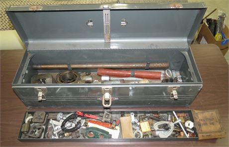 Toolbox With Rigid Pipe Threader Set