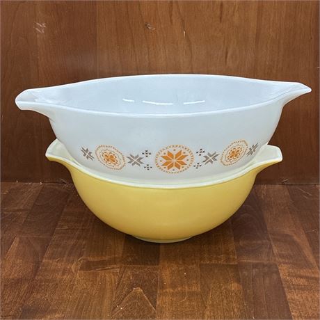 Pyrex Town & Country Large 4 Qt & Medium 2 1/2 Qt Mixing Bowls