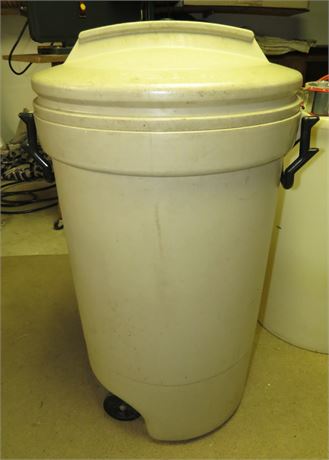 Rubbermaid Trash Can