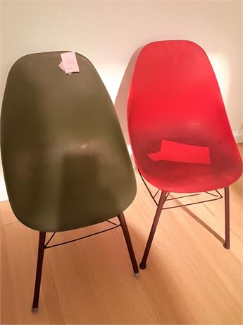 Eames Plastic Molded MCM Side Chair Lot of 2 In Red and Green