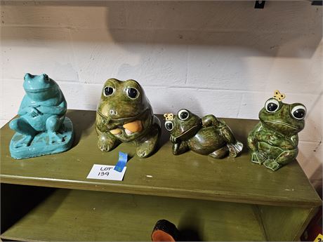 Cute Outdoor Frog Lot: Ceramic Frog Family & Concrete Frog