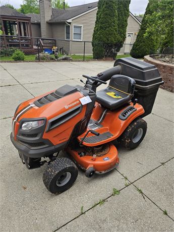 Husqvarna 18.5 540cc Engine With Bagger Model YTH 18542