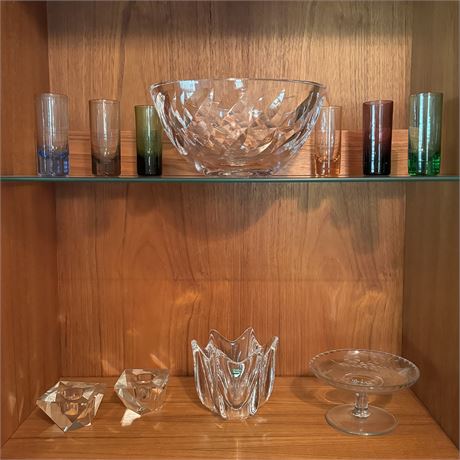 Hutch Upper Center Cabinet Contents - Crystal and Glass