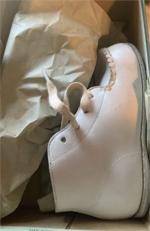Vintage Stride Rite Shoe Co. White Baby Shoes Size 5 1/2 E In Original Box
