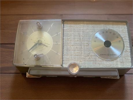 MCM GE Clock Radio With Original Box