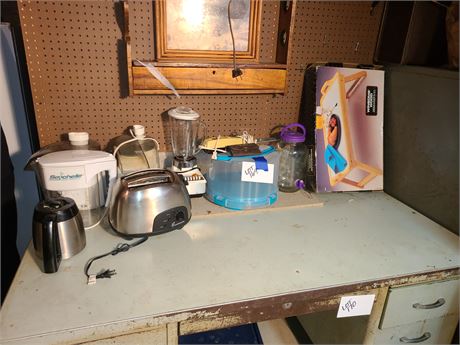 Mixed Kitchen Small Appliance Lot : Toastmaster Toaster/Sunbeam Blender & More