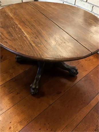 Round Oak Dining Table W/Carved Lion Paw Pedestal Base
