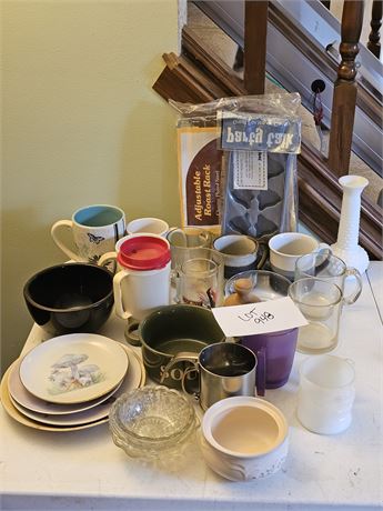Mixed Kitchen Lot - Mugs / Bowls & More