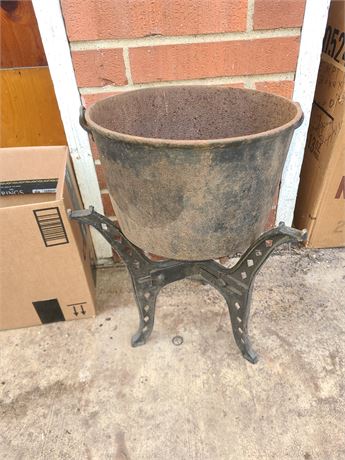 Cast Iron Cookpot & Metal Stand