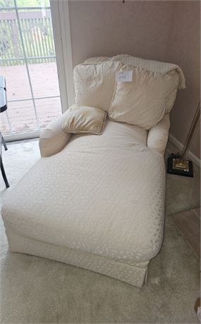 Off White Leaf Pattern Chase Lounge