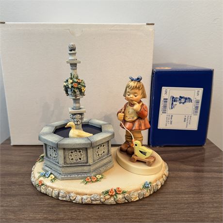 Hummel Goebel "Town Square" Musical 3-Piece Hummelscape Set w/ Boxes