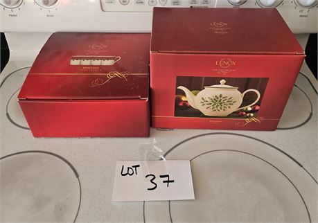 Lenox Holiday Teapot & Mugs