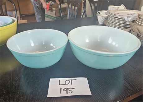 Vintage Pyrex Turquoise Mixing Bowls 4qt & 2 1/2 qt