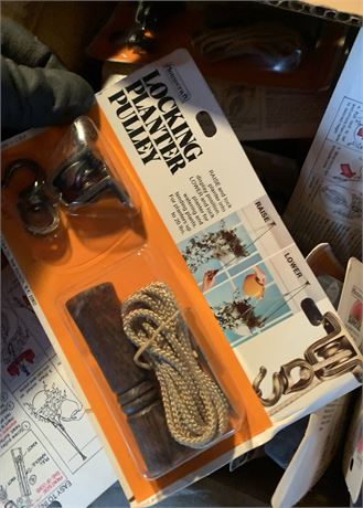 Homecraft Locking Planter Pulley Lot
